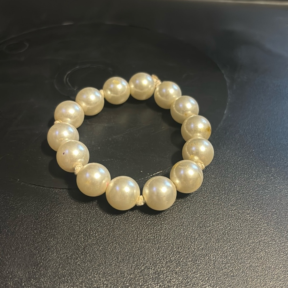 Faux pearl elastic bracelet